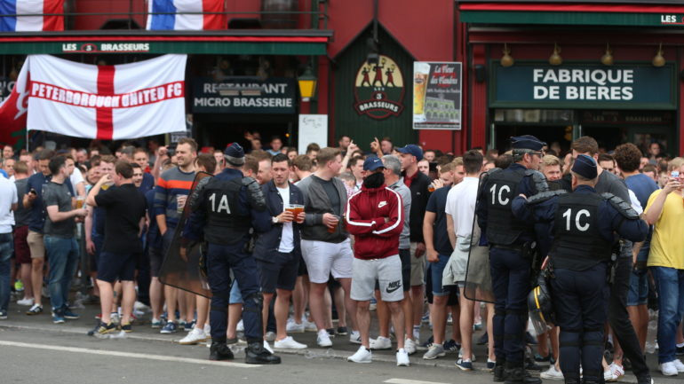 Συλλήψεις και τραυματισμοί στη Λιλ