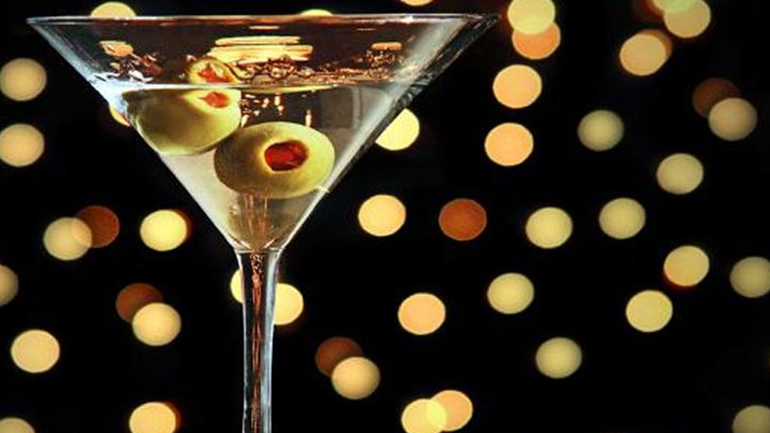 Φτιάξτε δροσερό Dirty Martini cocktail για όλες τις ώρες!