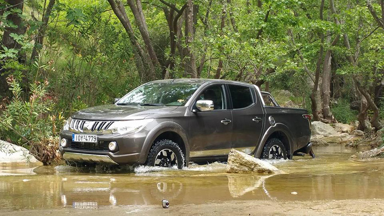 H τελευταία γενιά του Mitsubishi L200 είναι ιδανική και για χρήση ως επιβατικό όχημα!
