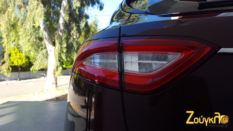 Πανέμορφα τα πίσω φωτιστικά σώματα...