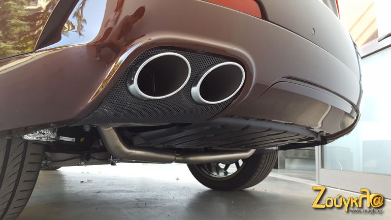 Οι απολήξεις εξάτμισης είναι συνολικά τέσσερις και παράγουν ένα μοναδικό ήχο...
