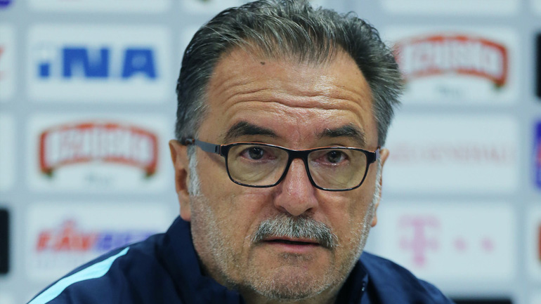 «Δεν θα έπρεπε να βρίσκονται στα γήπεδα»