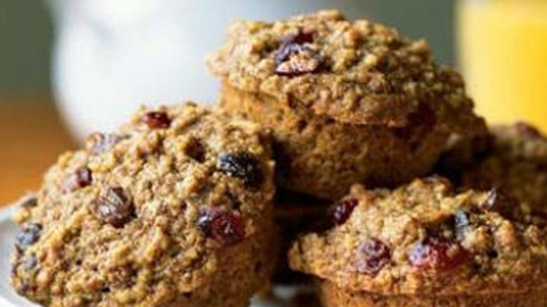 Απολαυστικα muffins ολικής άλεσης με σταφίδα!
