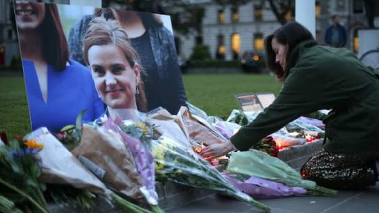 CNBC: Ο τραγικός θάνατος της Τζο Κοξ μπορεί να ανακόψει τη δυναμική υπέρ του Brexit