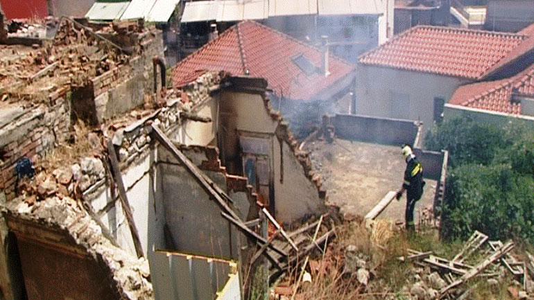 Λαμία: Στις φλόγες για δεύτερη φορά σε 24 ώρες εγκαταλελειμμένο σπίτι