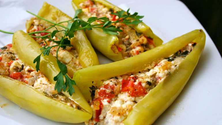 Γεμιστές πιπεριές με χαλούμι