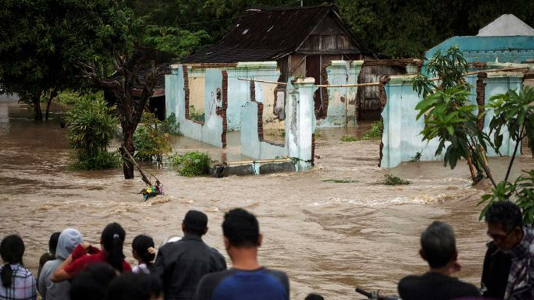 Ινδονησία: Πλημμύρες και κατολισθήσεις προκάλεσαν τον θάνατο 24 ανθρώπων