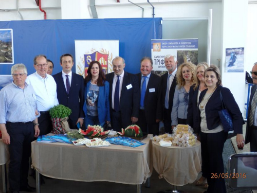 O Περιφερειάρχης Πελοποννήσου κ. Πέτρος Τατούλης με εκπροσώπους της Τοπικής Αυτοδιοίκησης