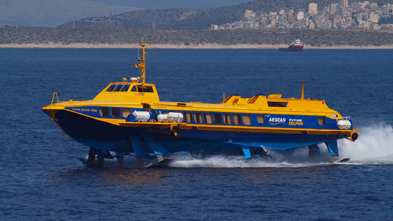 Μηχανική βλάβη στο «Flying Dolphin Athina»