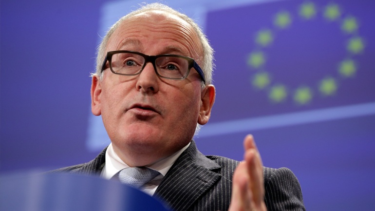 Τίμερμανς: Η κατάσταση του προσφυγικού στην Ελλάδα βελτιώνεται σιγά-σιγά