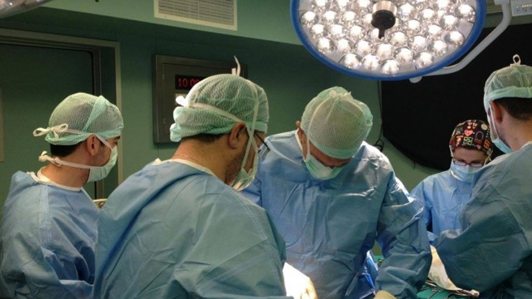 Σε επέμβαση υπεβλήθη δημοτική υπάλληλος που παρασύρθηκε από απορριμματοφόρο Σε επέμβαση υπεβλήθη δημοτική υπάλληλος που παρασύρθηκε από απορριμματοφόρο