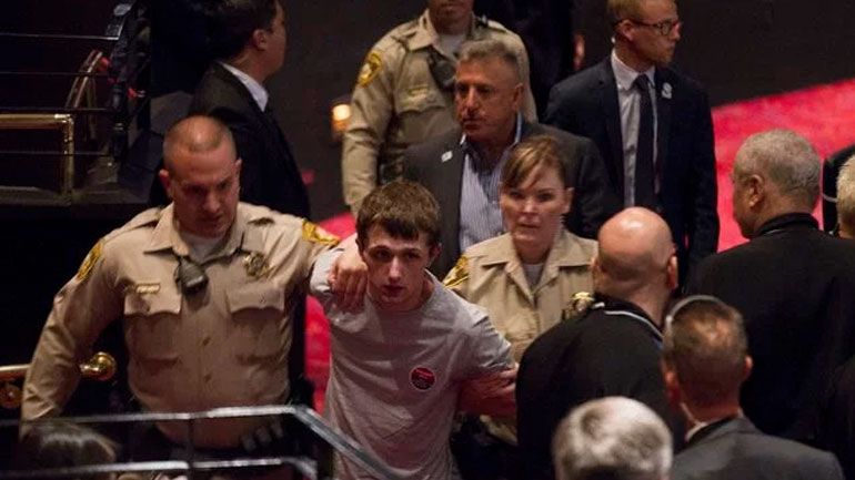 Ενώπιον δικαστή εμφανίστηκε ο Βρετανός, που σκόπευε να πυροβολήσει τον Τραμπ