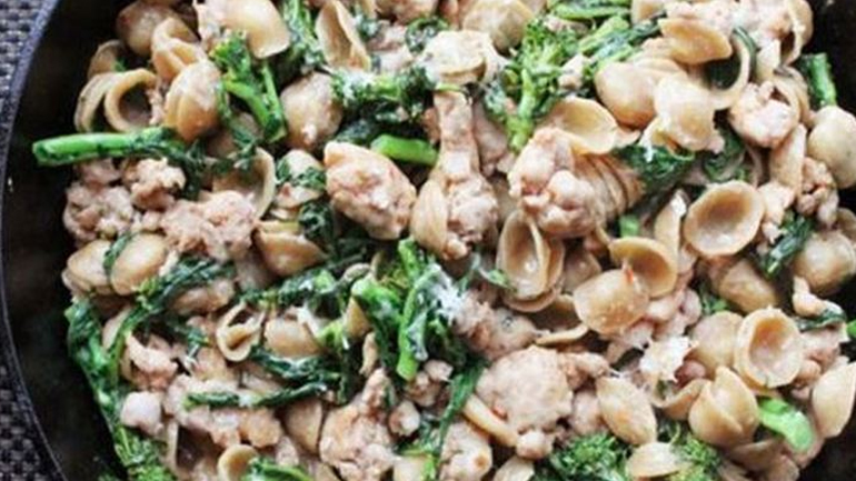 Κοχύλια με λουκάνικο και μπρόκολο