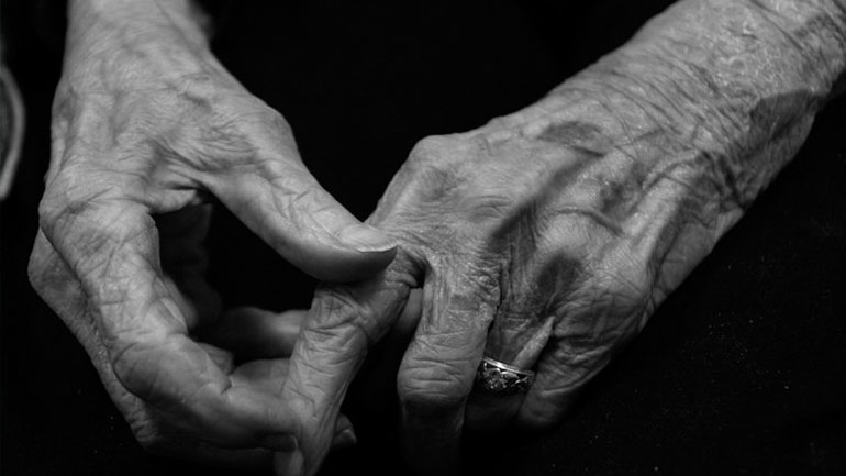 Πάτρα: Τραυματισμός 85χρονης που καταπλακώθηκε από ντουλάπα