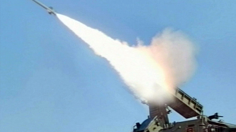 Στη Θάλασσα της Ιαπωνίας έπεσαν οι πύραυλοι που εκτόξευσε η Β. Κορέα Στη Θάλασσα της Ιαπωνίας έπεσαν οι πύραυλοι που εκτόξευσε η Β. Κορέα