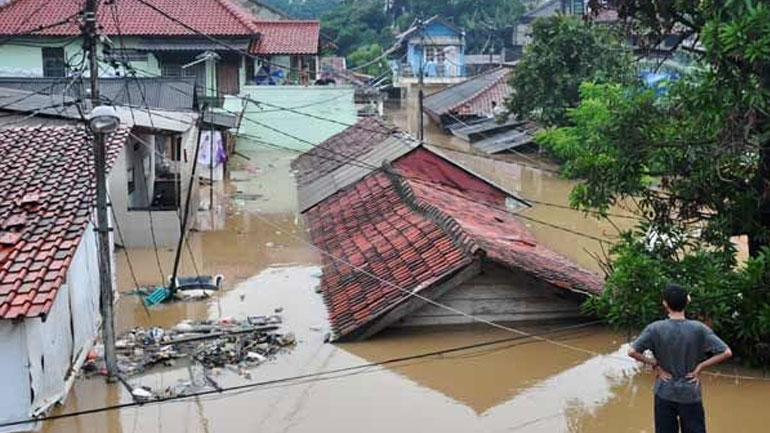 Ινδονησία: Τέσσερις νεκροί από τις ισχυρές βροχές