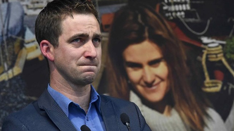 «Τρομοκρατική ενέργεια η δολοφονία» λέει ο σύζυγος της Τζο Κοξ