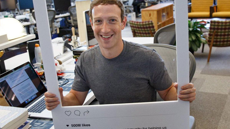 O Zuckerberg καλύπτει την κάμερα και το μικρόφωνο του laptop του