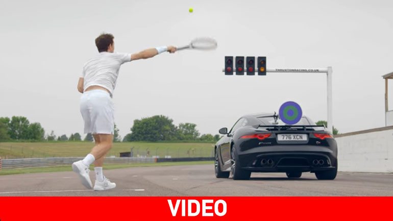 O Murray παίζει τένις με τα μοντέλα της Jaguar!