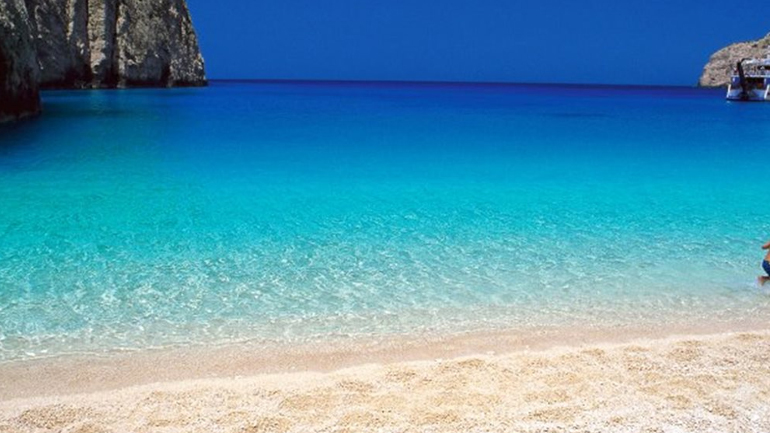 Καθαρά για κολύμπι τα νερά της Ελλάδας