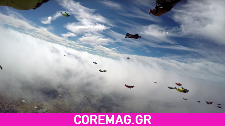 61 αλεξιπτωτιστές πέφτουν ταυτόχρονα από 4 αεροπλάνα