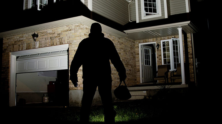 Ξυλοκόπησαν και λήστεψαν ανδρόγυνο στο σπίτι του στη Ζαχάρω