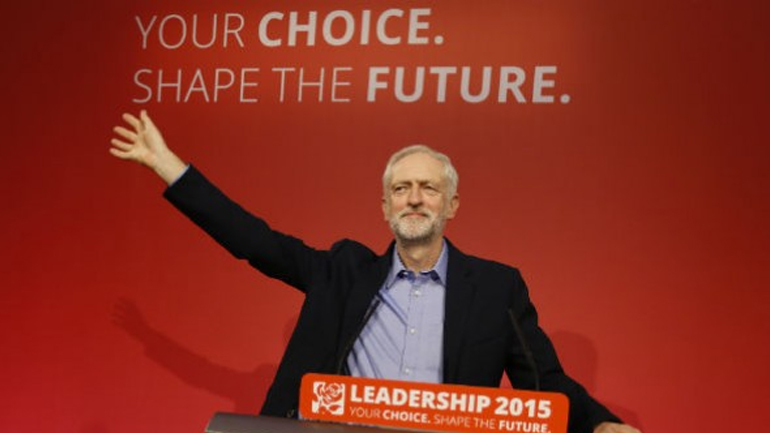 O Corbyn παραμένει στην ηγεσία των Εργατικών