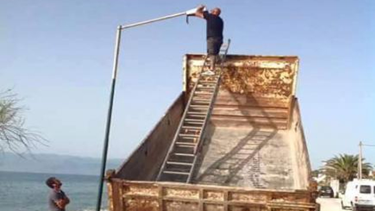 Η φωτογραφία από τον Κερκυραίο ηλεκτρολόγο που κάνει τον γύρο του διαδικτύου