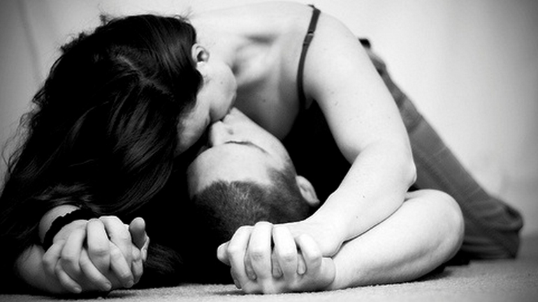 Tι κρατά το σεξουαλικό πάθος ζωντανό στις μακροχρόνιες σχέσεις;