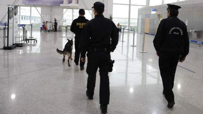 Επεισόδιο στο «Ελ.Βενιζέλος» ανάμεσα σε Κολομβιανό και άνδρες ασφαλείας των ισραηλινών αερογραμμών Επεισόδιο στο «Ελ.Βενιζέλος» ανάμεσα σε Κολομβιανό και άνδρες ασφαλείας των ισραηλινών αερογραμμών