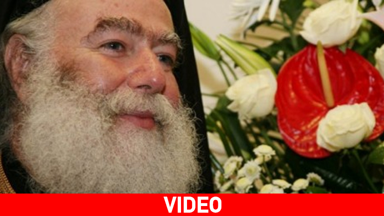 Ο Πατριάρχης Αλεξανδρείας Θεόδωρος Β’… πιάνει το μικρόφωνο και τραγουδάει