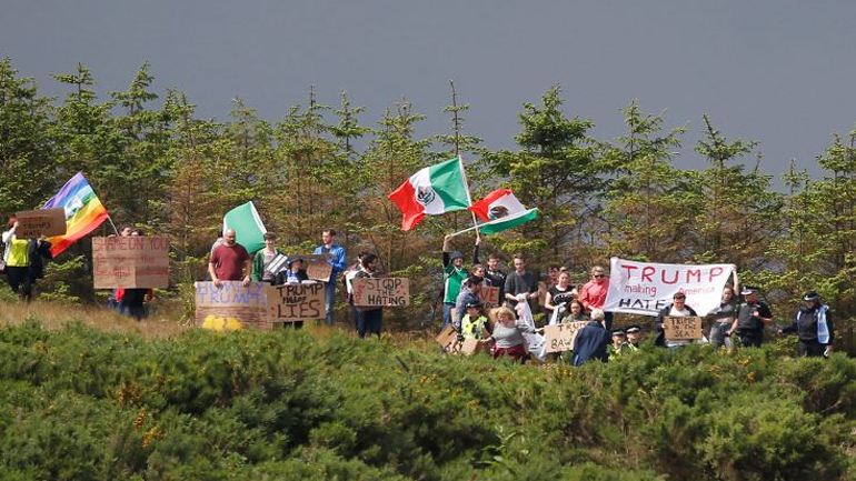 Αποδοκιμάστηκε o Τραμπ στη Σκωτία