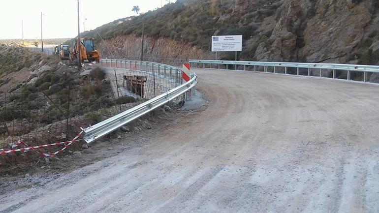 Θεσσαλονίκη: Εργασίες αποκατάστασης και κατασκευής τάφρου σε επαρχιακή οδό του Λαγκαδά