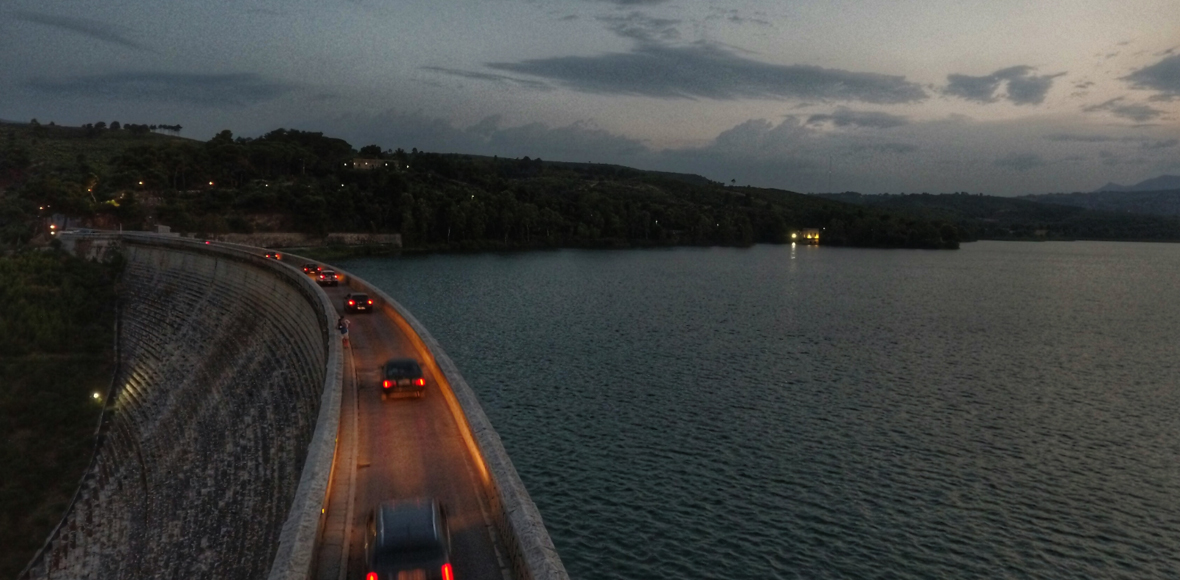 Δειλινό στη λίμνη του Μαραθώνα