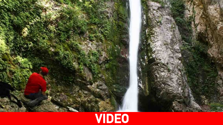 Ο υδάτινος παράδεισος της Αλμωπίας με τους μαγευτικούς καταρράκτες σάς περιμένει…