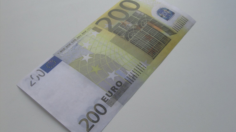 Πήγε για ψώνια με πλαστό χαρτονόμισμα