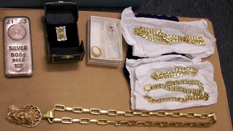 Έβρος: «Λαβράκι» στο Τελωνείο των Κήπων – Έκρυβαν 95.000 ευρώ και κοσμήματα στο Ι.Χ. τους