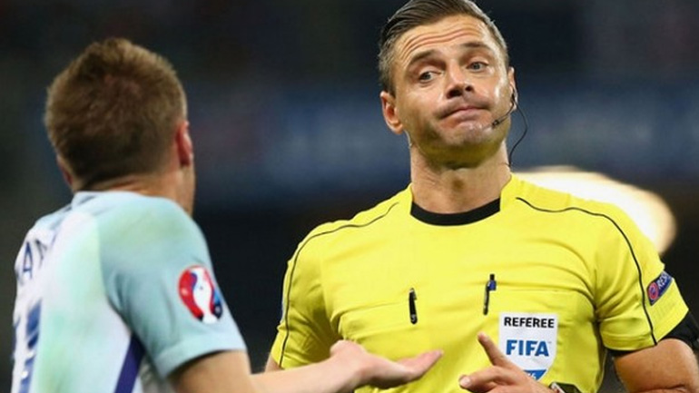 Ο Σκόμινα στο Ουαλία-Βέλγιο