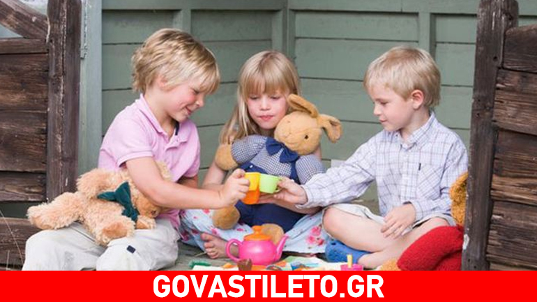 Οι στρατηγικές για να πείσετε το παιδί σας να μοιράζεται τα πράγματά του