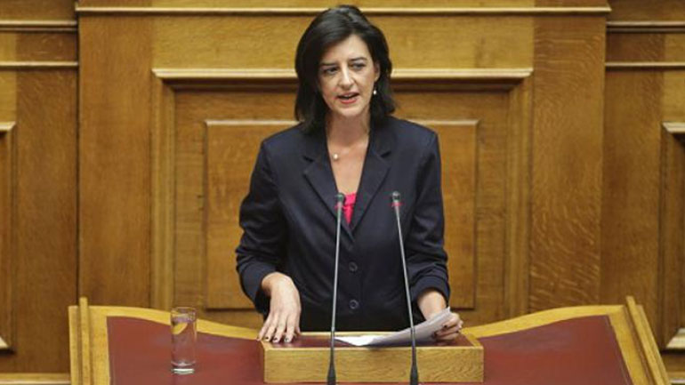 Φ. Βάκη: «Νομοτεχνικής φύσης τα θέματα που εγείρονται από την Cosco»