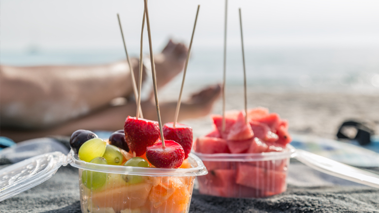 Κάτι να τσιμπήσουμε στην παραλία: Πείτε «όχι» στις ανθυγιεινές επιλογές