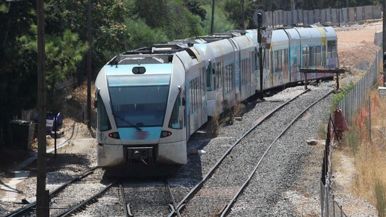 Συνεχίζονται οι τρίωρες στάσεις εργασίας σε τρένα και προαστιακό