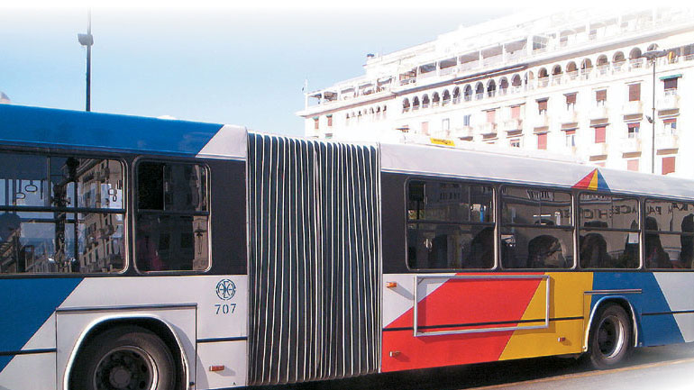 Θεσσαλονίκη: Φωτιά σε λεωφορείο του ΟΑΣΘ