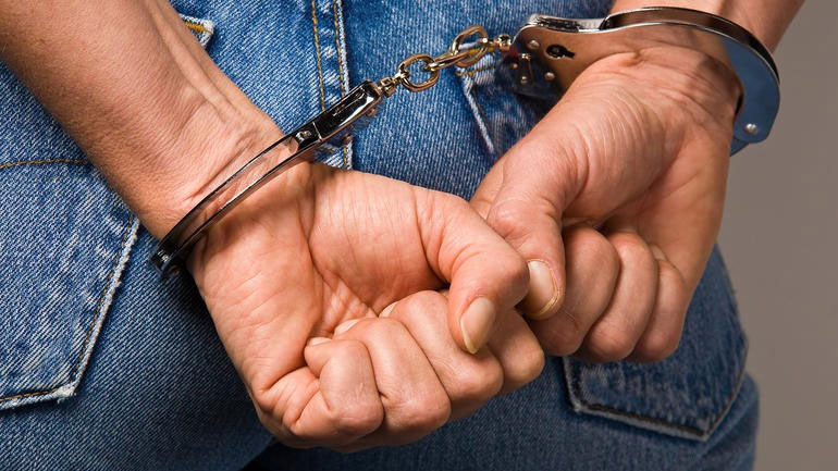 Πύργος: Δύο προφυλακιστέοι για το μπαρ της κοκαΐνης