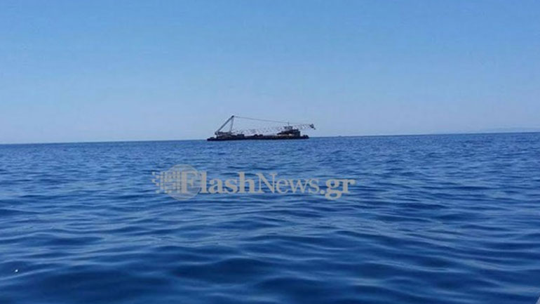 Επιχείρηση ανάσυρσης του F16 που είχε συντριβεί ανοιχτά της Γαύδου