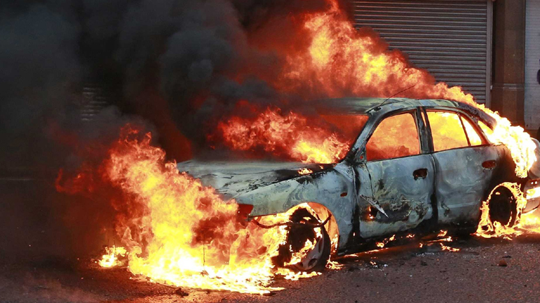 «Λαμπάδιασε» Ι.Χ. στην Κατεχάκη