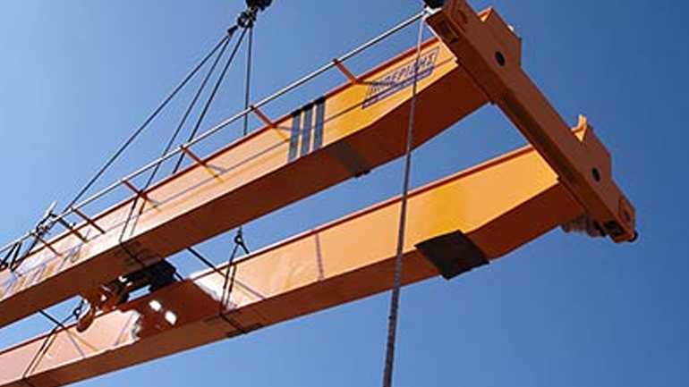 Στον Πειραιά τρεις νέες γερανογέφυρες