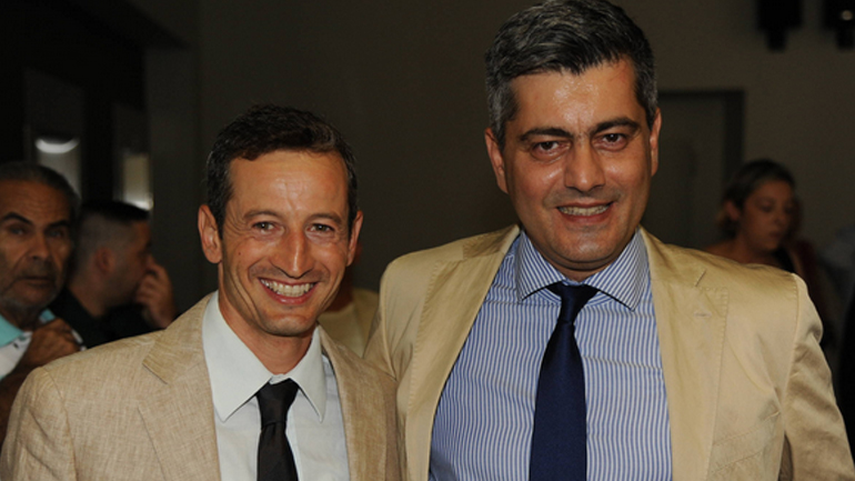 Ο γενικός διευθυντής εταιρικής επικοινωνίας του ΟΠΑΠ και δεύτερος Αντιπρόεδρος της Ιπποδρομίες ΑΕ, κ. Οδυσσέας Χριστοφόρου με τον πολυνίκη του 2015 αναβάτη Παναγιώτη Δημητσάνη