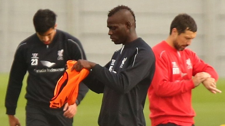 Χαμόγελα στην πρώτη προπόνηση της Λίβερπουλ