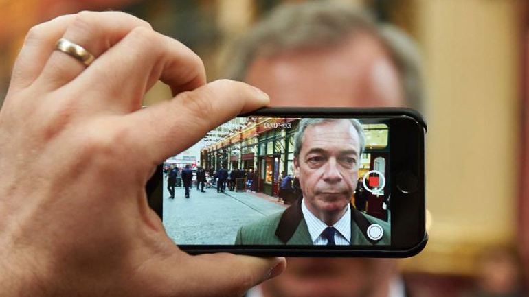 Αιφνιδιαστική παραίτηση Φάρατζ